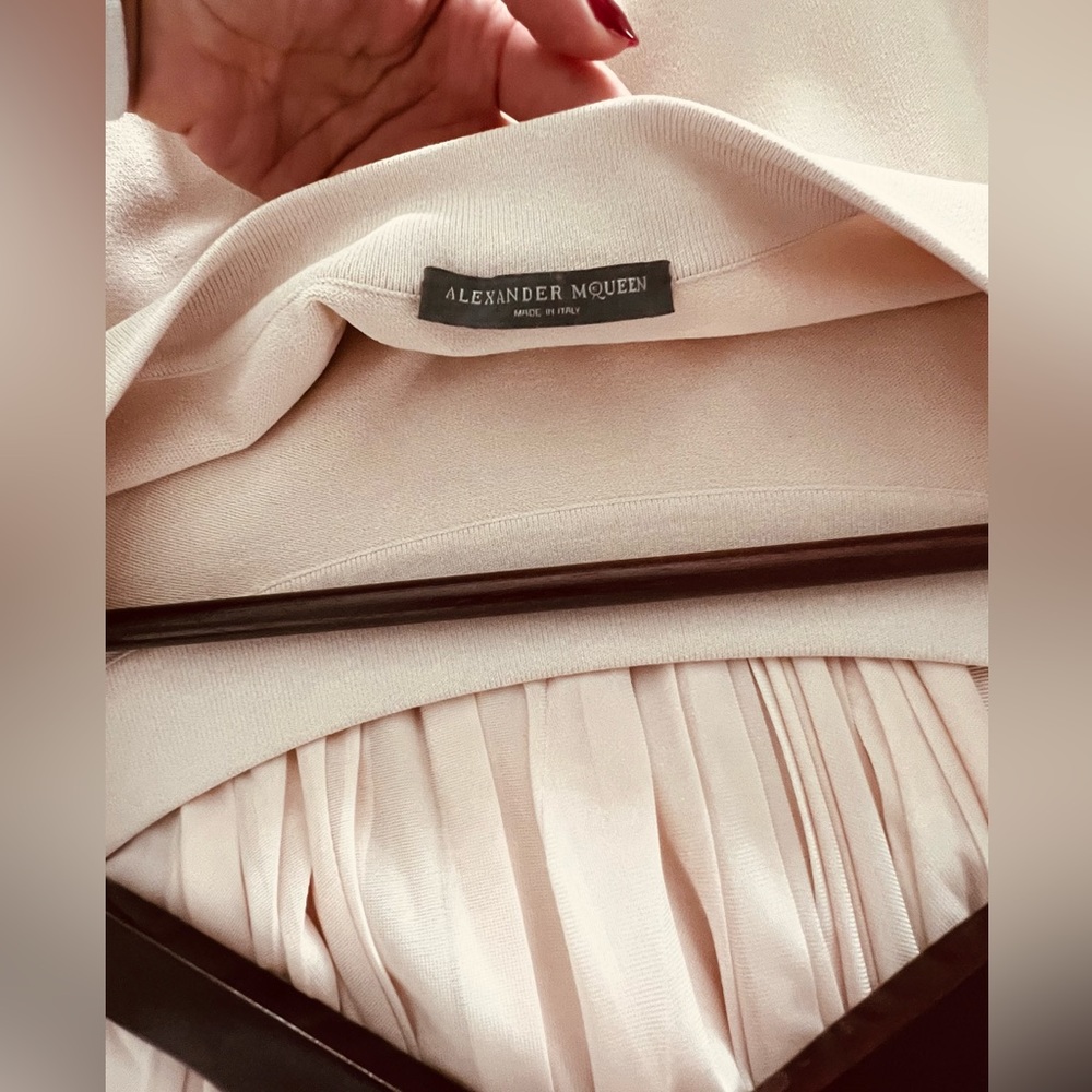 Alexander McQuin dress. Lightly used - Picture 4 of 4